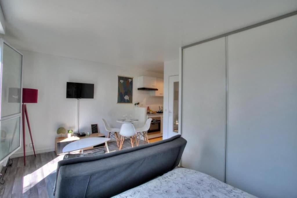 Viry-Châtillon Studio Spacieux Avec Terrasse Et Parking מראה חיצוני תמונה