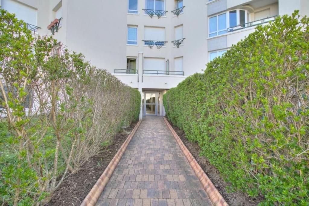 Viry-Châtillon Studio Spacieux Avec Terrasse Et Parking מראה חיצוני תמונה